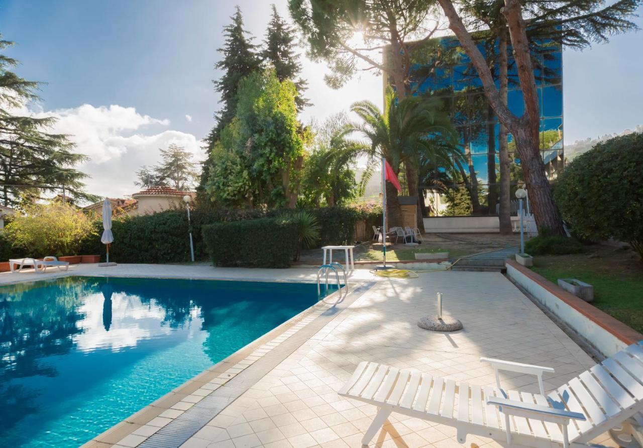 サンレモI Giardini Del Sole Con Piscina By Wonderful Italyアパートメント エクステリア 写真